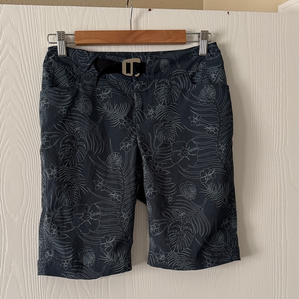 Pearl Izumi Women’s Summit Shell Shorts Size 2 Like New